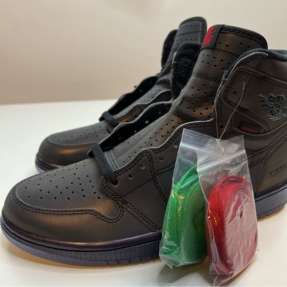 Jordan 1 Retro High Zoom Fearless Sneaker Mens 8.5 Iridescent New main image 14